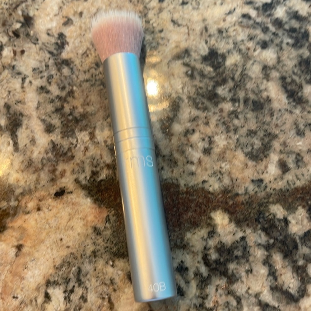 rms beauty blush brush 40B. Used